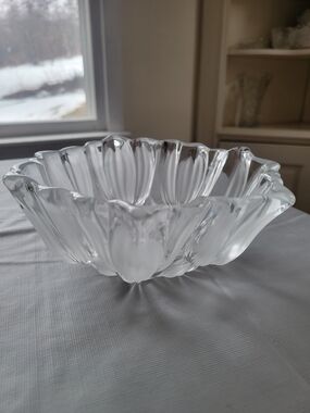 Mikasa Tulip Clear Fluted Glass Serving Bowl